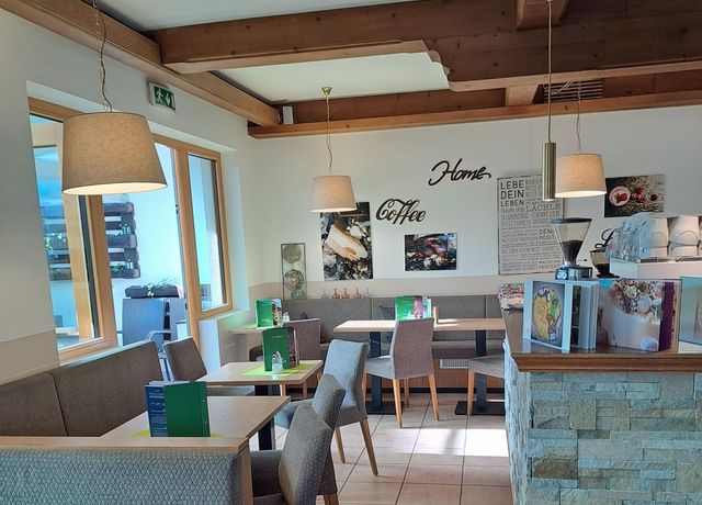 Cafe-innen.jpg