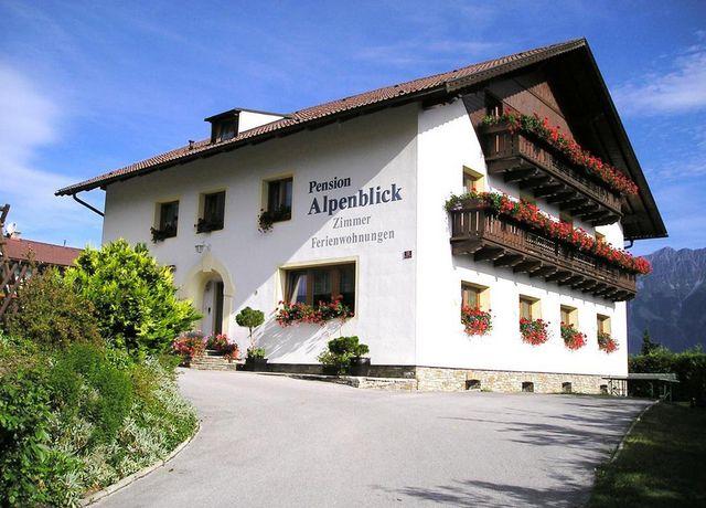 Haus-Alpenblick-Sommer.jpg