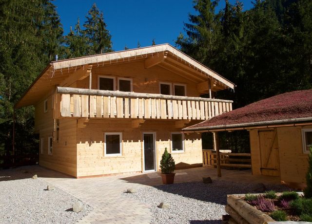 Frontansicht-Chalet.jpg