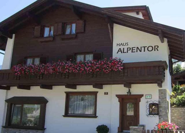 Haus-Alpentor-Sommer.jpg