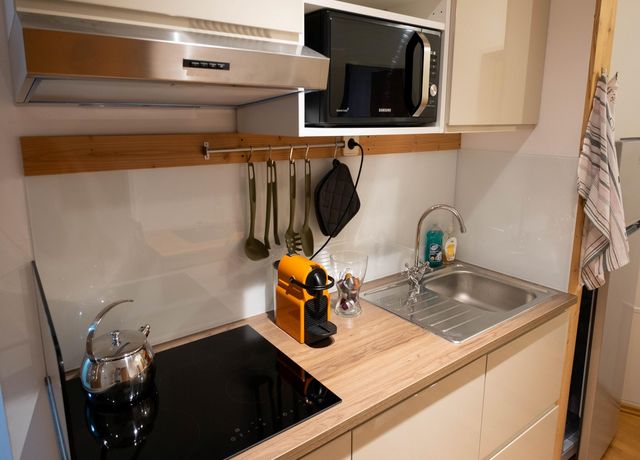 Room-with-private-Bath-kitchen-4.jpg