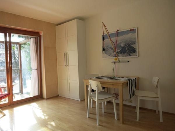 Apartement-Studio-Innsbruck-Tisch.jpg