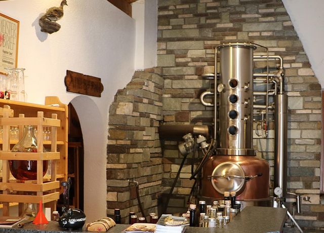 Tuxerbauer-Schnapsdistille.jpg