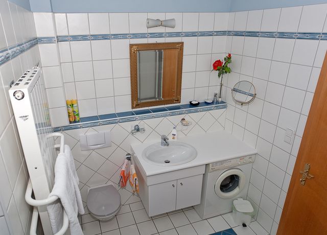 Badezimmer-mit-Waschmaschine.jpg