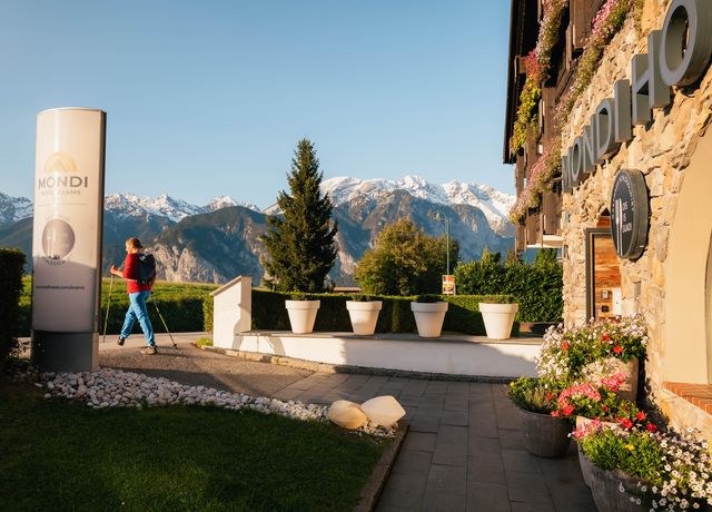 Ideal-fuer-WanderurlaubDas-MONDI-Hotel-Axams.jpg