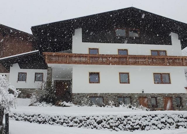 Gerstreinhof-aussen-Eingang-FEWO-Winter.jpg