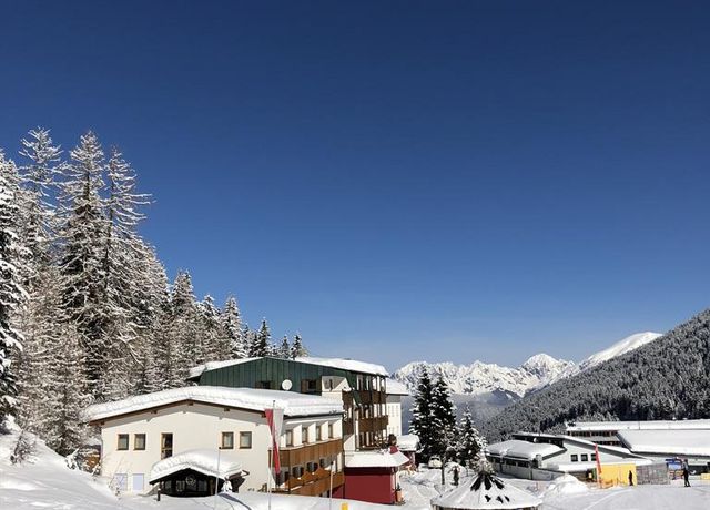 Lizumerhof-im-Winter.jpg