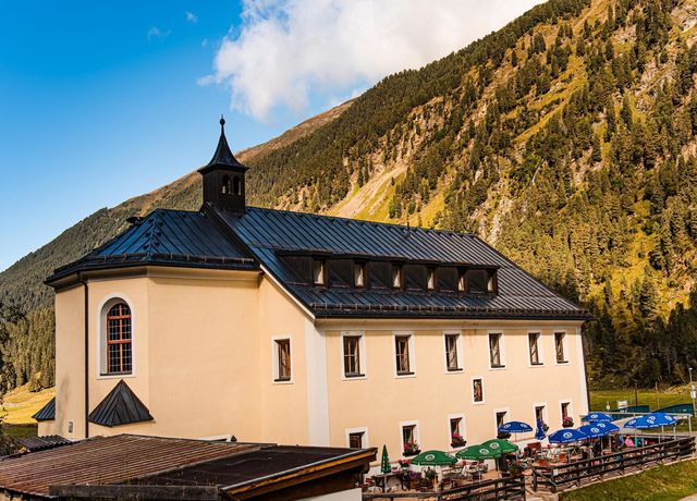 Alpengasthof-Luesens-Seitenansicht.jpg