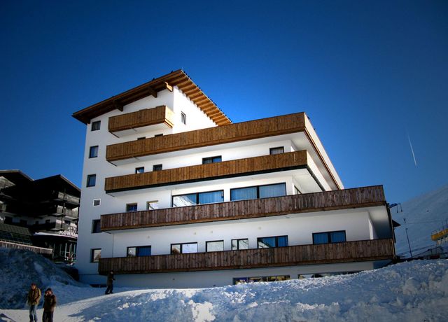 Hotel-Aussen.jpg