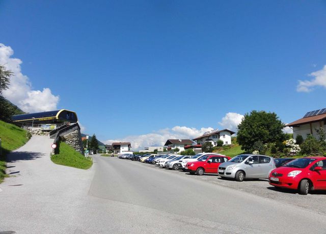 Parkplatz-Bergbahnen-Oberperfuss.jpg