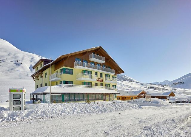 Hotel-Kristall-Aussenansicht.jpg