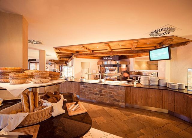 Hotel-Alpenrose-Fruehstuecksbuffet.jpg