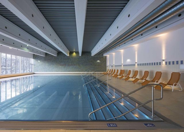 Saunaschwimmbecken.jpg