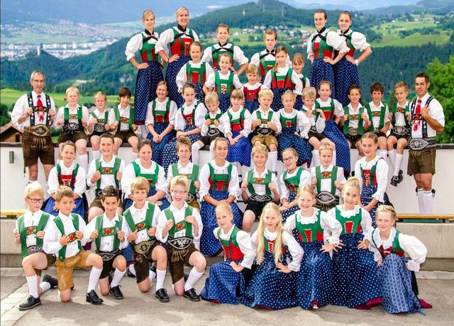 Trachtenverein-Mutters.jpg