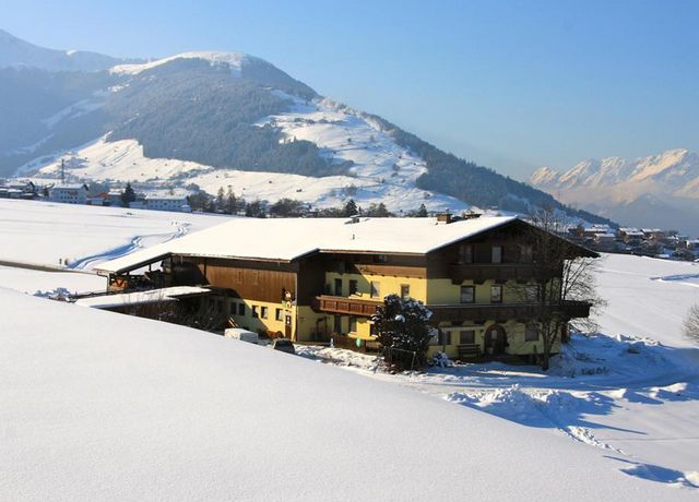 Funerhof-im-Winter-1.jpg