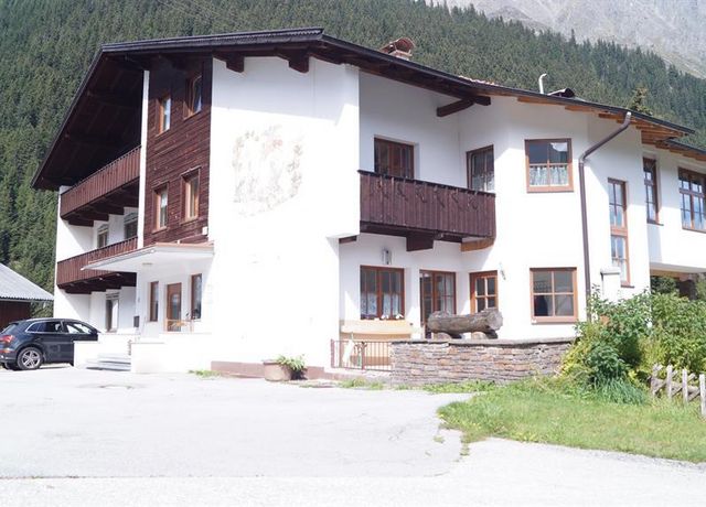 Aussenansicht-Sommer.jpg