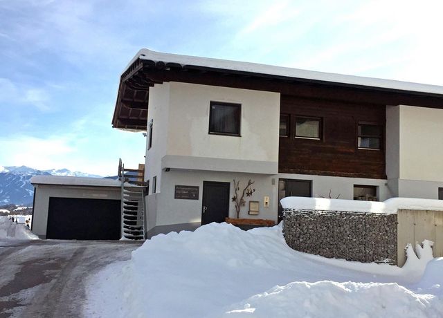 Winter-Hausansicht-Hueber.jpg