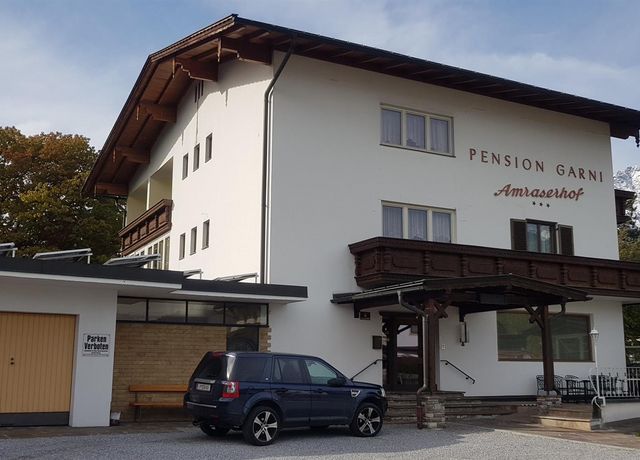 Pension-Amraserhof-Aussenansicht.jpg