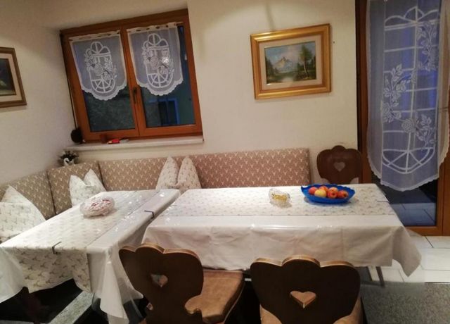 Haus-Georg-Impressionen-Fruehstuecksraum.jpg