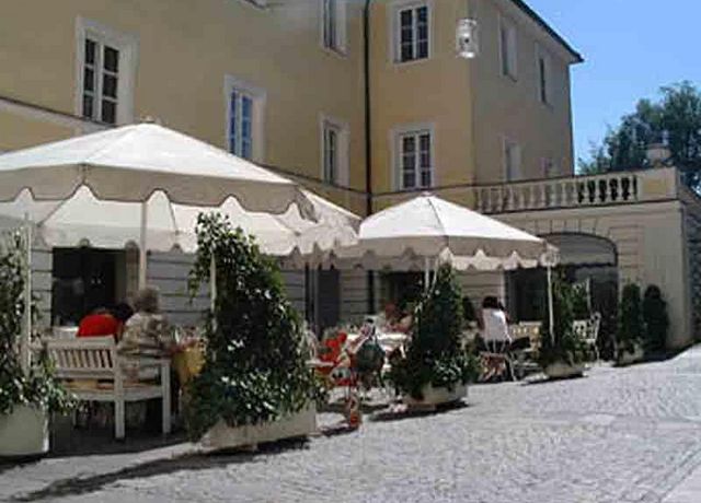 Cafe-im-Hof.jpg