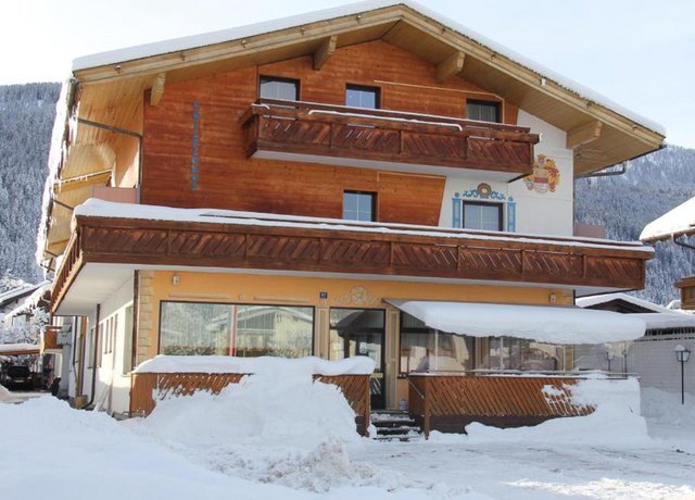 Goetznerhof-Winter.jpg