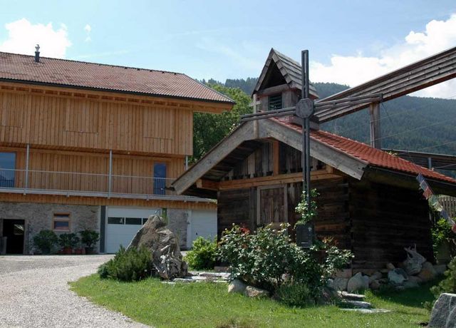 Marxerhof-mit-Gartenhaus.jpg