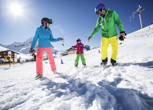 Skifahren-Familie-1.jpg