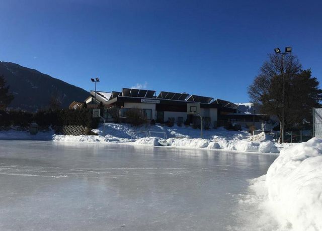 Eislaufplatz-beim-FZZ-Axams.jpg