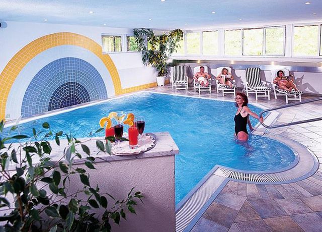 Hotel-Edelweiss-Swimming-Pool.jpg