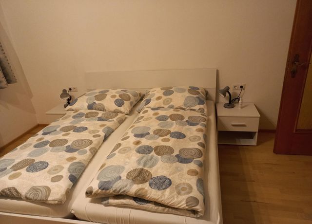 Zimmer-1-Bett.jpg