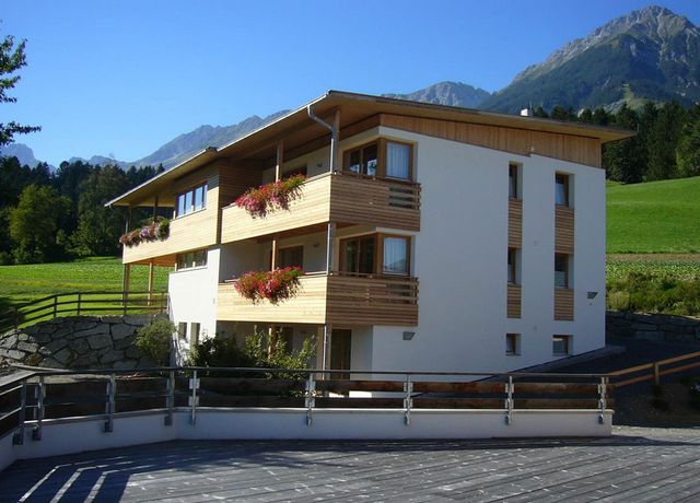 Gaestehaus-Karlhof-Sommer.jpg