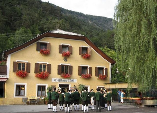 Gasthof-Koell-Musik-Kunst-am-Hof.jpg