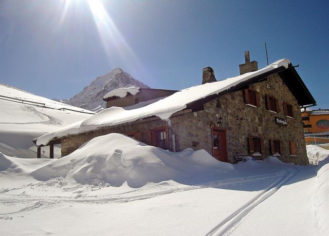 Wiesberghaus-im-Winter.jpg