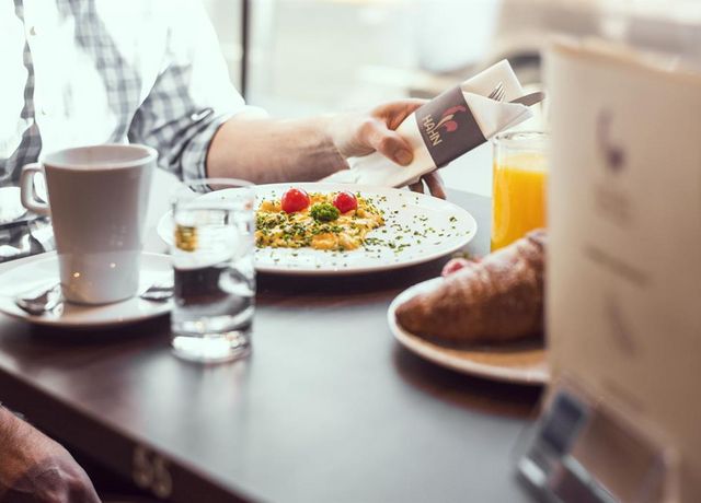 Ei-Hahn-Coffe-Breakfast.jpg
