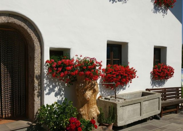 Brunnen-Haus-Falkner.jpeg