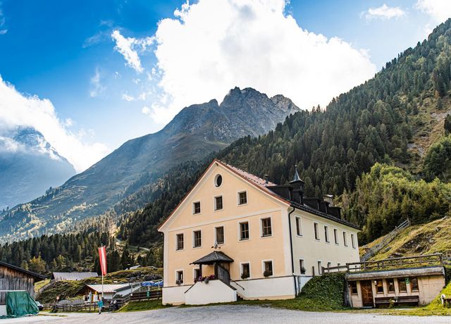 Alpengasthof-Luesens.jpg