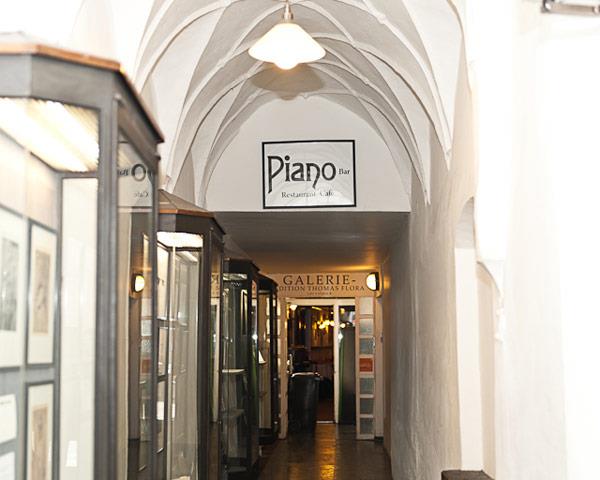 Café Restaurant Piano