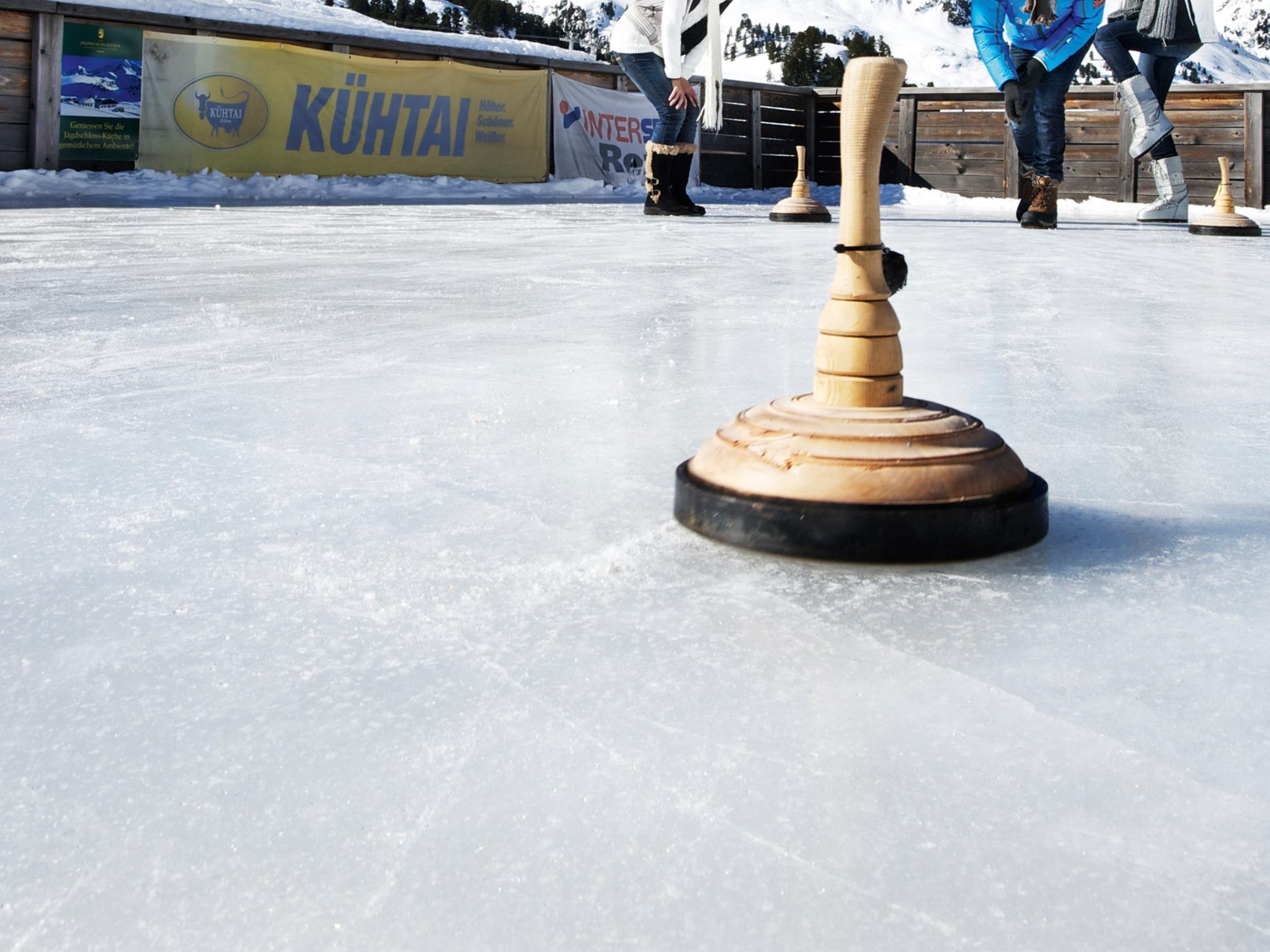 Eisstockschießen bei der Ziegelstraße in Inzing