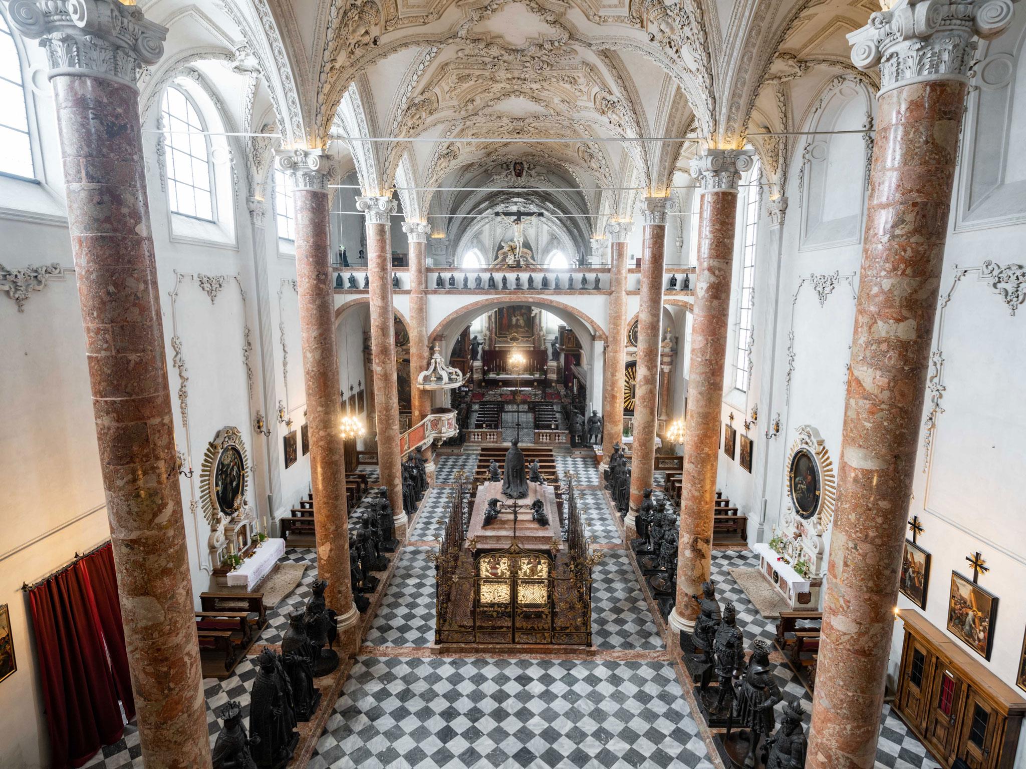 Kaiserliche Hofkirche barrierefrei